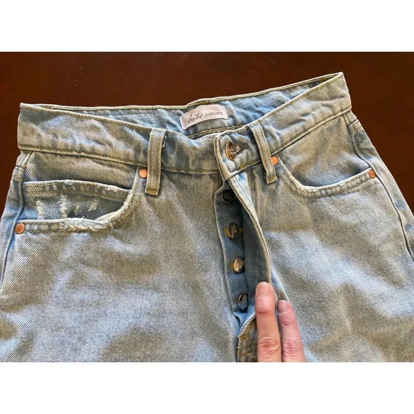 Betro Simone Anthro Light Wash High Waisted Distressed Mom Jeans Size 26 - Picture 4 of 10